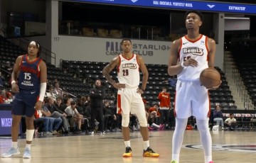 开云官网管理-杨瀚森16中14，狂轰31+8+3！创3项生涯新高，加盟开拓者真涨球了